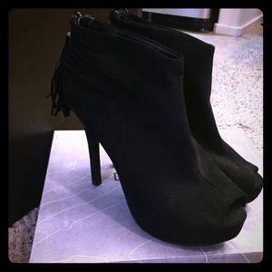 Rock & Republic black peep toe heels size 9.5